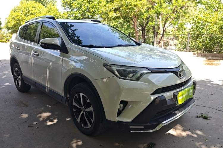 Used Toyota RAV4 2016 2.0L CVT Two-Wheel Drive Comfort Edition China V Standard Exterior 1