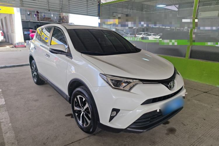 Used Toyota RAV4 2016 2.0L CVT Two-Wheel Drive Fashion Edition China V Standard Exterior 1