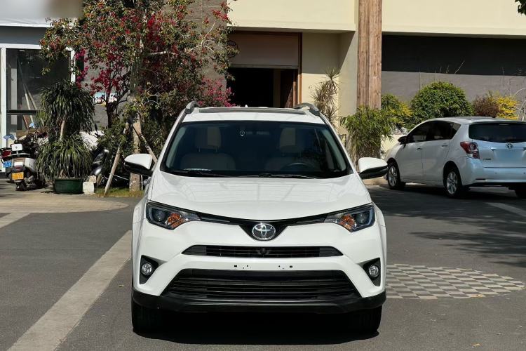 Used Toyota RAV4 2016 2.0L CVT Two-Wheel Drive Fashion Edition China V Standard Exterior 1