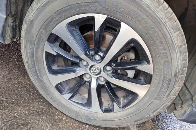 Used Toyota RAV4 2016 2.0L CVT Two-Wheel Drive Fashion Edition China V Standard Exterior 1