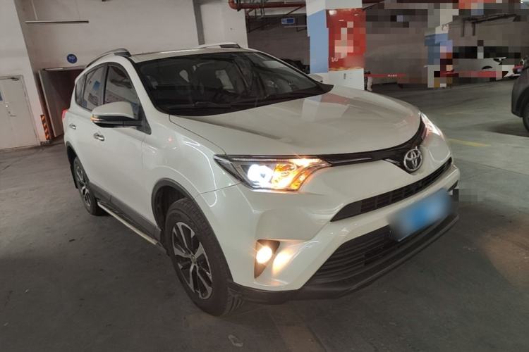 Used Toyota RAV4 2016 2.0L CVT Two-Wheel Drive Fashion Edition China V Standard Exterior 1