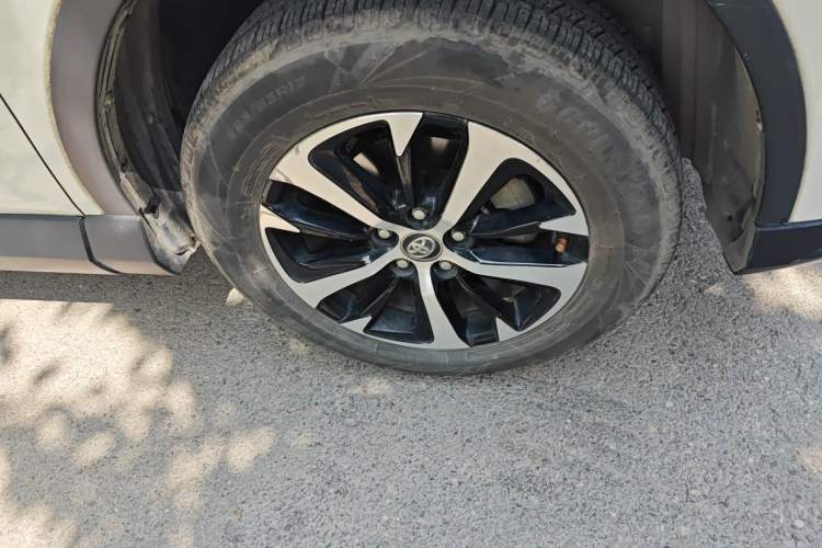 Used Toyota RAV4 2016 2.0L CVT Two-Wheel Drive Urban Edition China V Standard Exterior 1