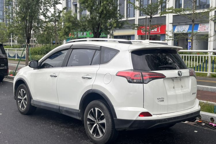 Used Toyota RAV4 2016 2.0L CVT Two-Wheel Drive Fashion Edition China V Standard Exterior 1