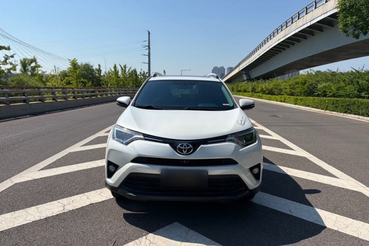 Used Toyota RAV4 2016 2.0L CVT Two-Wheel Drive Fashion Edition China V Standard Exterior 1