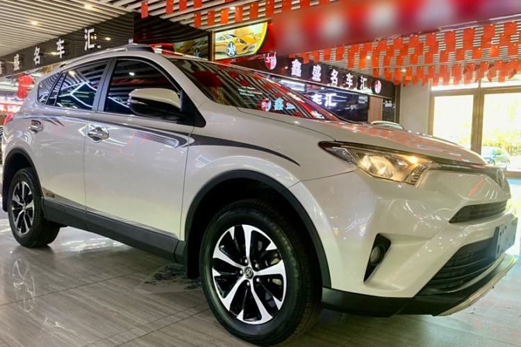 Used Toyota RAV4 2016 2.0L CVT Two-Wheel Drive Urban Edition China V Standard Exterior 1