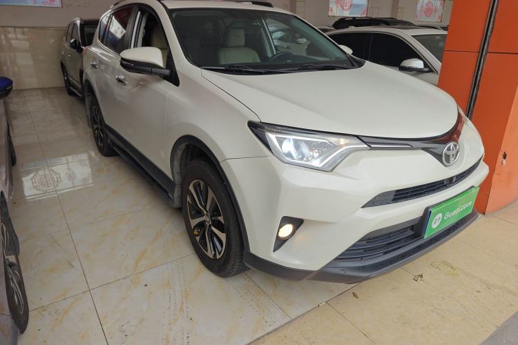 Used Toyota RAV4 2016 2.0L CVT Two-Wheel Drive Fashion Edition China V Standard Exterior 1