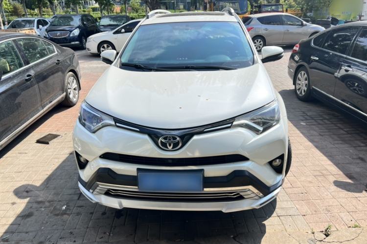 Used Toyota RAV4 2016 2.0L CVT Two-Wheel Drive Fashion Edition China V Standard Exterior 1