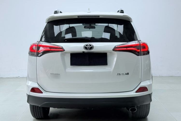 Used Toyota RAV4 2016 2.0L CVT Two-Wheel Drive Fashion Edition China V Standard Exterior 1