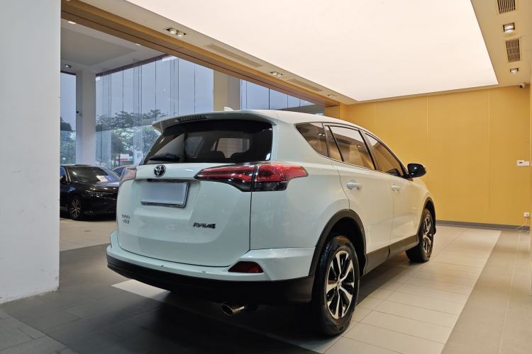 Used Toyota RAV4 2016 2.0L CVT Two-Wheel Drive Urban Edition China V Standard Exterior 1