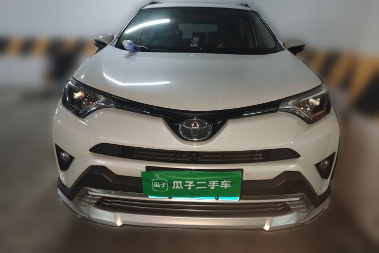 Used Toyota RAV4 2016 2.0L CVT Two-Wheel Drive Fashion Edition China V Standard Exterior 1