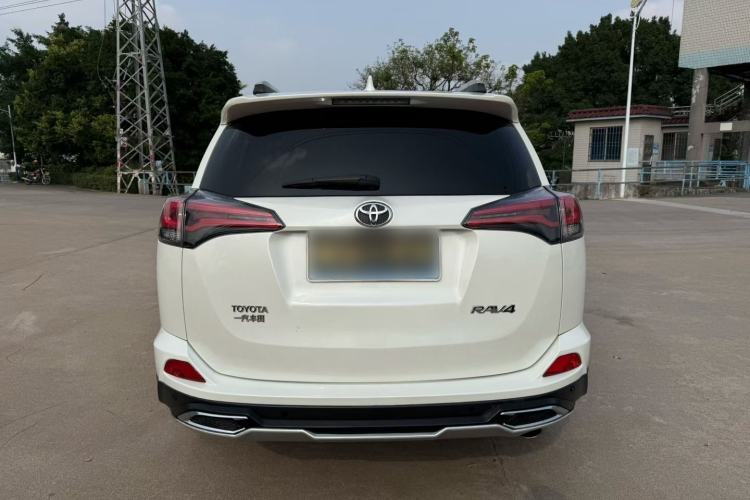 Used Toyota RAV4 2016 2.0L CVT Two-Wheel Drive Fashion Edition China V Standard Exterior 10