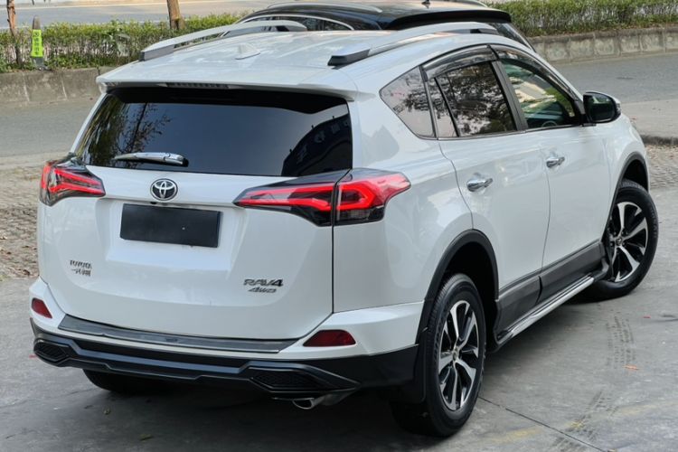 Used Toyota RAV4 2016 2.0L CVT Two-Wheel Drive Fashion Edition China V Standard Exterior 11