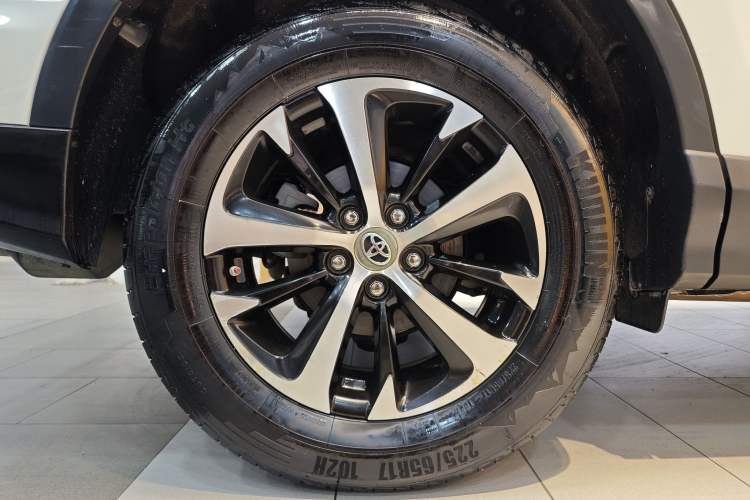 Used Toyota RAV4 2016 2.0L CVT Two-Wheel Drive Urban Edition China V Standard Exterior 12
