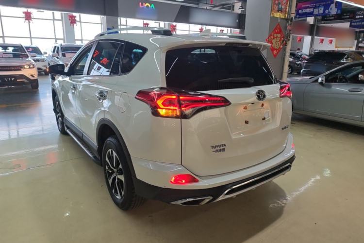 Used Toyota RAV4 2016 2.0L CVT Two-Wheel Drive Fashion Edition China V Standard Exterior 2