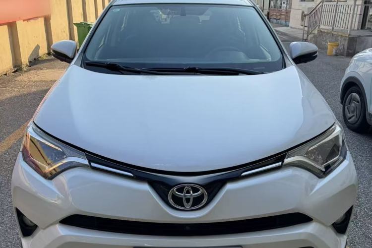 Used Toyota RAV4 2016 2.0L CVT Two-Wheel Drive Fashion Edition China V Standard Exterior 2