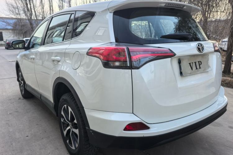 Used Toyota RAV4 2016 2.0L CVT Two-Wheel Drive Urban Edition China V Standard Exterior 2