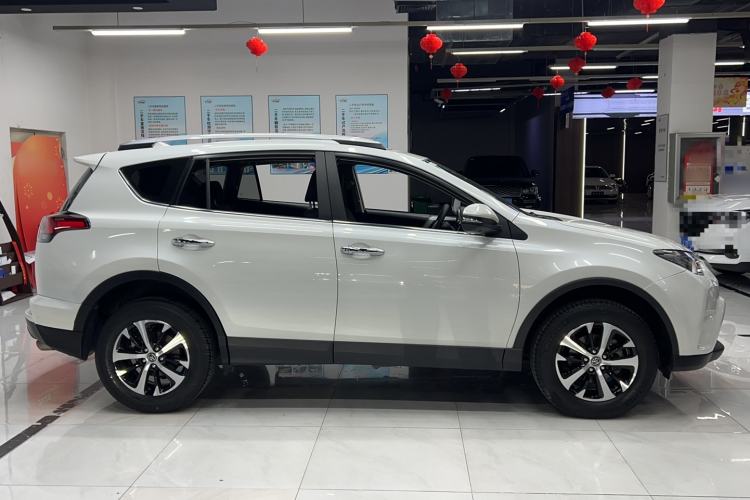 Used Toyota RAV4 2016 2.0L CVT Two-Wheel Drive Comfort Edition China V Standard Exterior 2