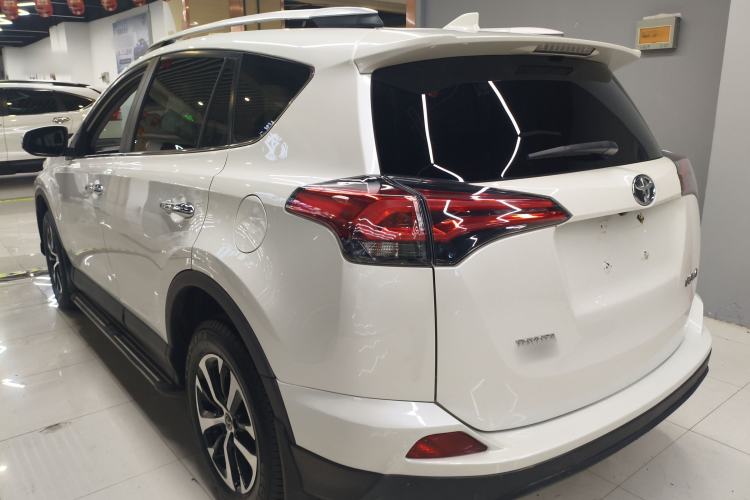 Used Toyota RAV4 2016 2.0L CVT Two-Wheel Drive Comfort Edition China V Standard Exterior 2