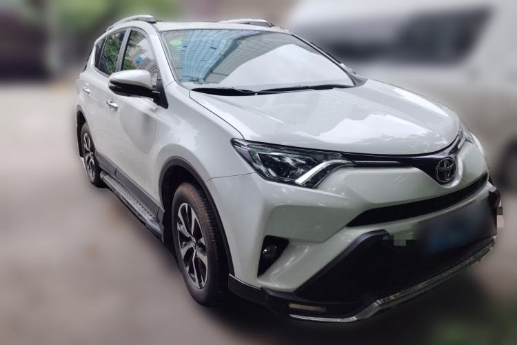Used Toyota RAV4 2016 2.0L CVT Two-Wheel Drive Fashion Edition China V Standard Exterior 2
