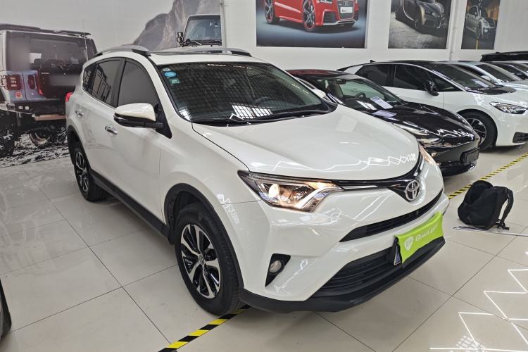 Used Toyota RAV4 2016 2.0L CVT Two-Wheel Drive Fashion Edition China V Standard Exterior 2
