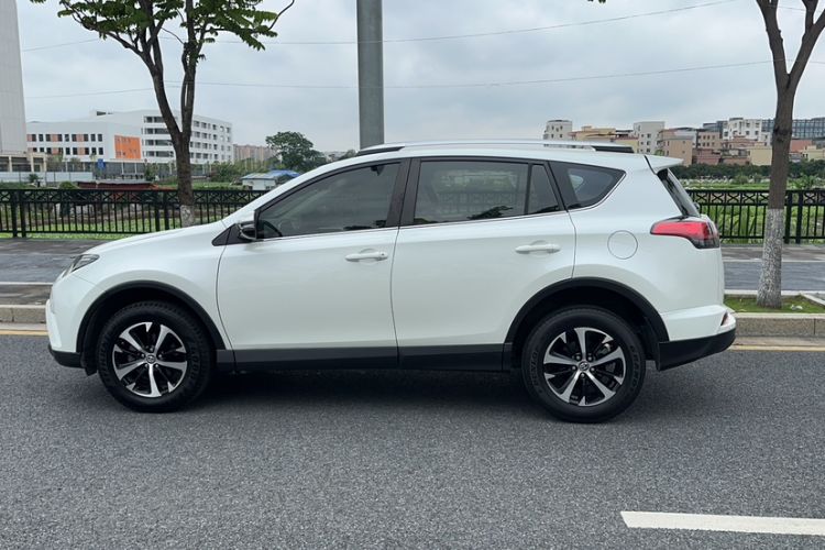 Used Toyota RAV4 2016 2.0L CVT Two-Wheel Drive Urban Edition China V Standard Exterior 2