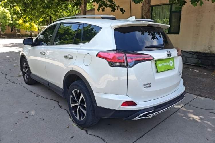 Used Toyota RAV4 2016 2.0L CVT Two-Wheel Drive Comfort Edition China V Standard Exterior 2