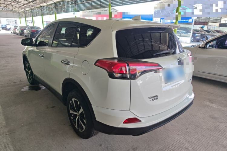 Used Toyota RAV4 2016 2.0L CVT Two-Wheel Drive Fashion Edition China V Standard Exterior 2