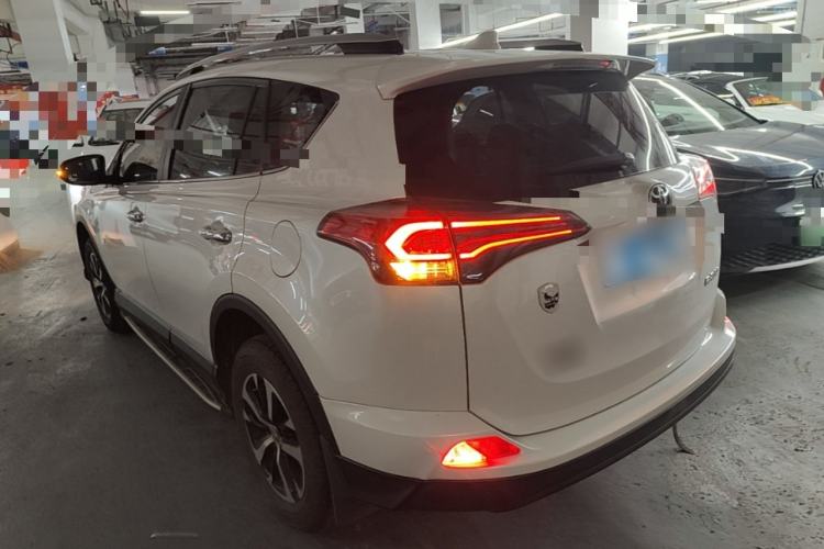 Used Toyota RAV4 2016 2.0L CVT Two-Wheel Drive Fashion Edition China V Standard Exterior 2