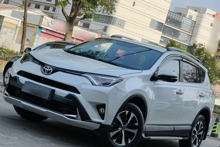 Used Toyota RAV4 2016 2.0L CVT Two-Wheel Drive Fashion Edition China V Standard Exterior 2