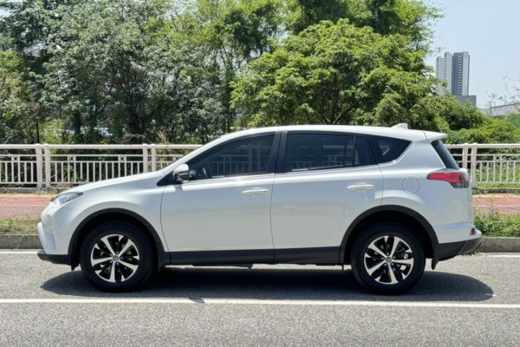 Used Toyota RAV4 2016 2.0L CVT Two-Wheel Drive Urban Edition China V Standard Exterior 2