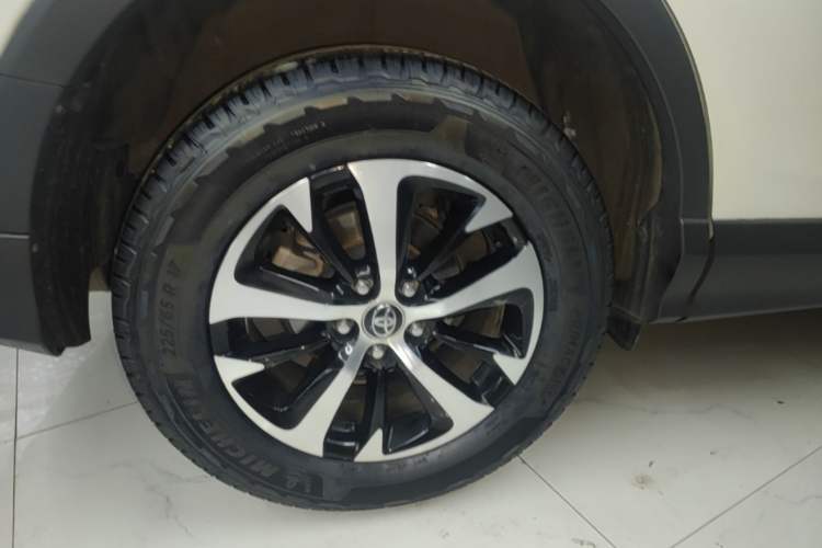 Used Toyota RAV4 2016 2.0L CVT Two-Wheel Drive Smart Edition China V Standard Exterior 2