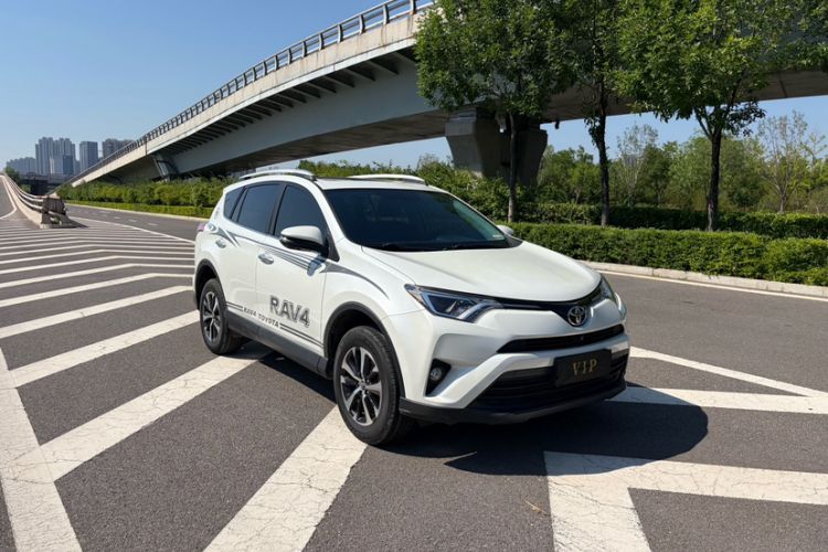 Used Toyota RAV4 2016 2.0L CVT Two-Wheel Drive Fashion Edition China V Standard Exterior 2