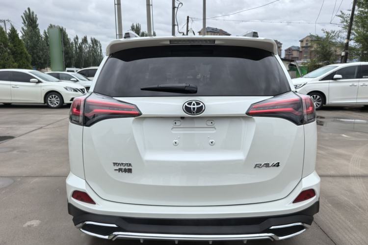 Used Toyota RAV4 2016 2.0L CVT Two-Wheel Drive Fashion Edition China V Standard Exterior 2