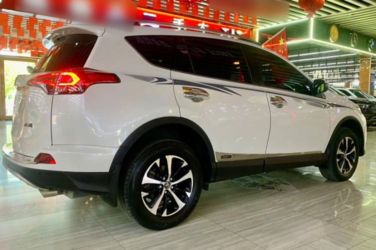 Used Toyota RAV4 2016 2.0L CVT Two-Wheel Drive Urban Edition China V Standard Exterior 2