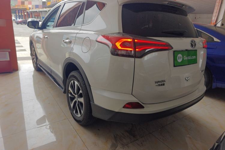 Used Toyota RAV4 2016 2.0L CVT Two-Wheel Drive Fashion Edition China V Standard Exterior 2