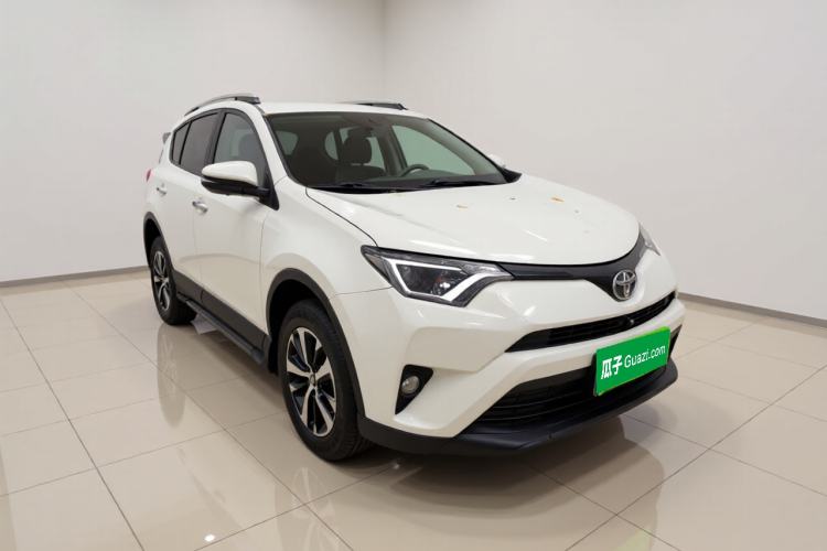 Used Toyota RAV4 2016 2.0L CVT Two-Wheel Drive Fashion Edition China V Standard Exterior 2