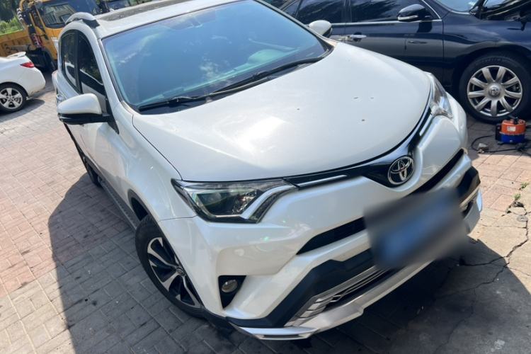 Used Toyota RAV4 2016 2.0L CVT Two-Wheel Drive Fashion Edition China V Standard Exterior 2