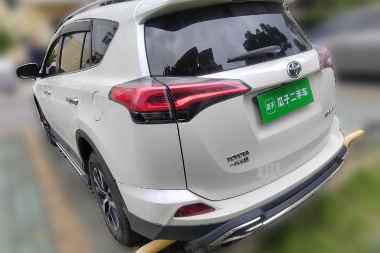 Used Toyota RAV4 2016 2.0L CVT Two-Wheel Drive Fashion Edition China V Standard Exterior 3
