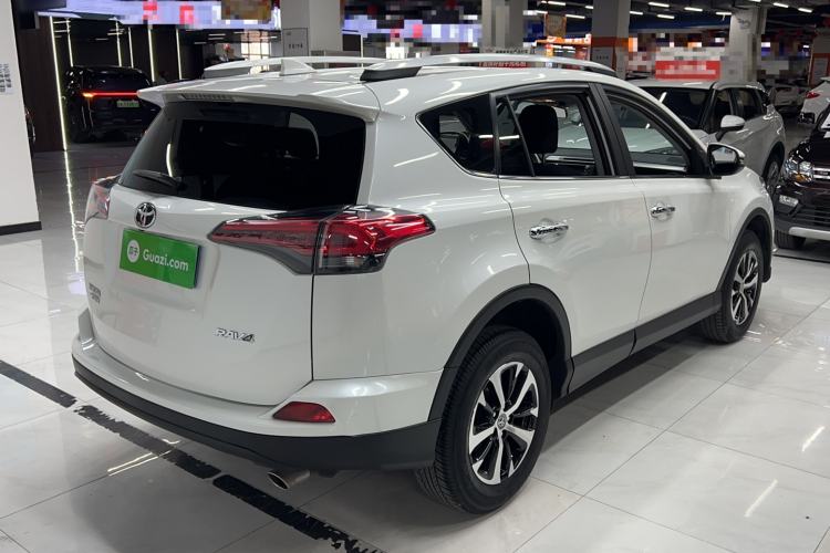 Used Toyota RAV4 2016 2.0L CVT Two-Wheel Drive Comfort Edition China V Standard Exterior 3