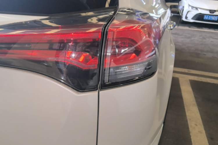Used Toyota RAV4 2016 2.5L Automatic 4x4 Elite Edition Exterior 3