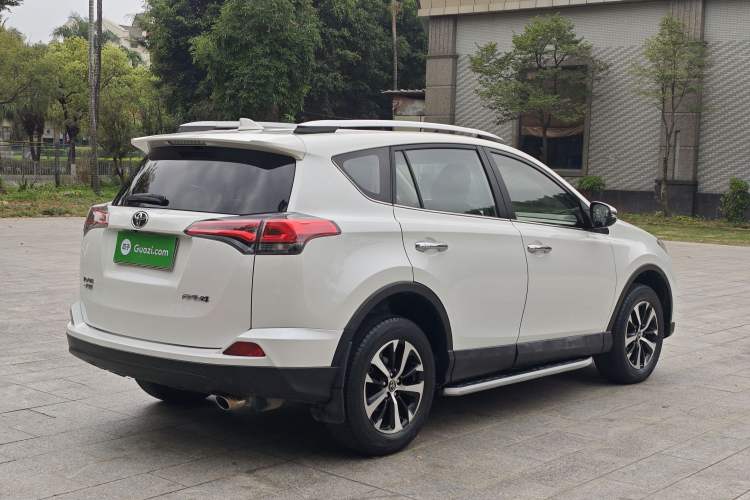 Used Toyota RAV4 2016 2.0L CVT Two-Wheel Drive Fashion Edition China V Standard Exterior 3