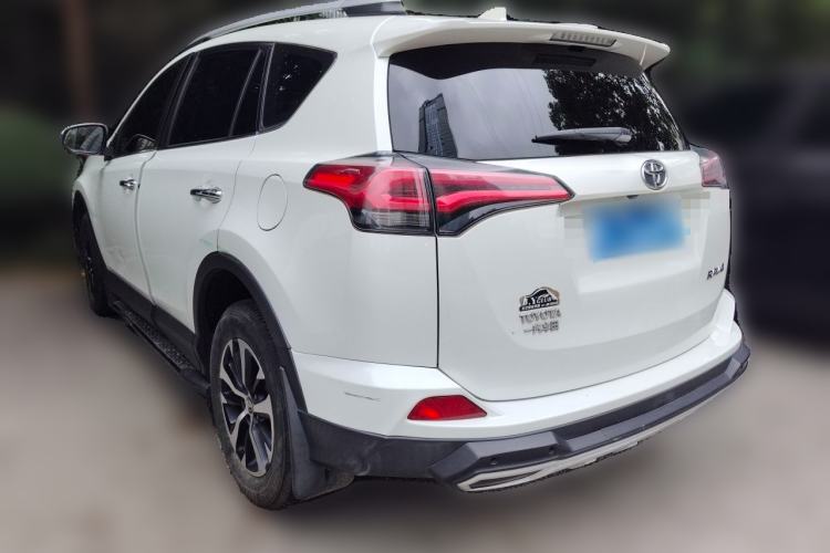 Used Toyota RAV4 2016 2.0L CVT Two-Wheel Drive Fashion Edition China V Standard Exterior 3