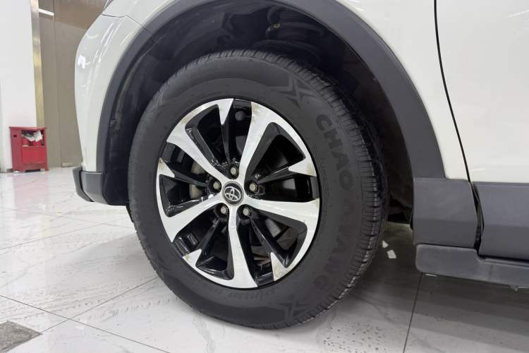 Used Toyota RAV4 2016 2.0L CVT Two-Wheel Drive Fashion Edition China V Standard Exterior 3