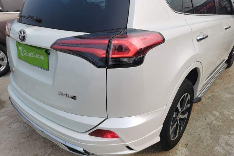 Used Toyota RAV4 2016 2.0L CVT Two-Wheel Drive Comfort Edition China V Standard Exterior 3