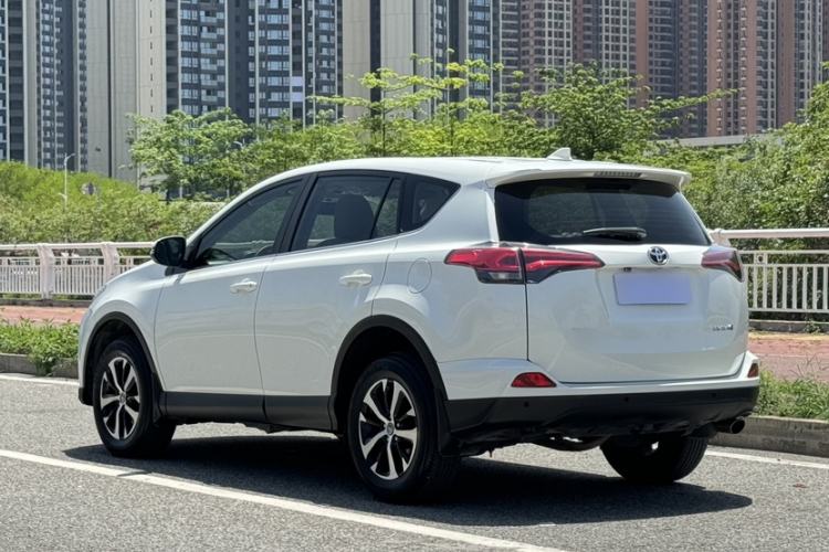 Used Toyota RAV4 2016 2.0L CVT Two-Wheel Drive Urban Edition China V Standard Exterior 3