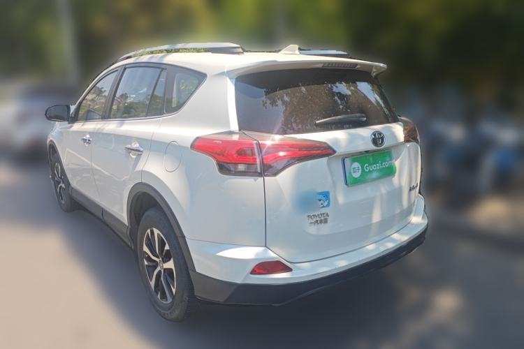 Used Toyota RAV4 2016 2.0L CVT Two-Wheel Drive Fashion Edition China V Standard Exterior 3