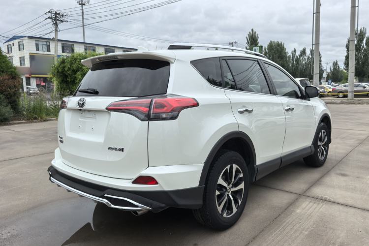 Used Toyota RAV4 2016 2.0L CVT Two-Wheel Drive Fashion Edition China V Standard Exterior 3