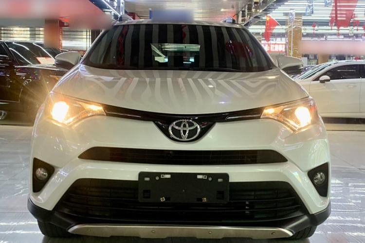 Used Toyota RAV4 2016 2.0L CVT Two-Wheel Drive Urban Edition China V Standard Exterior 3