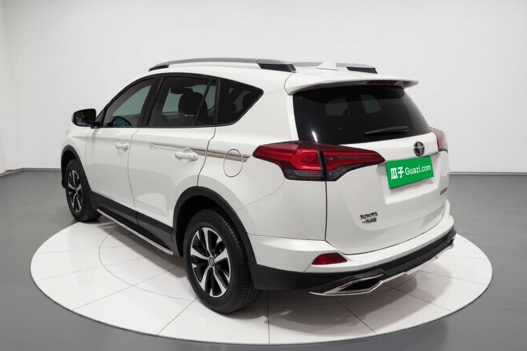 Used Toyota RAV4 2016 2.0L CVT Two-Wheel Drive Fashion Edition China V Standard Exterior 3