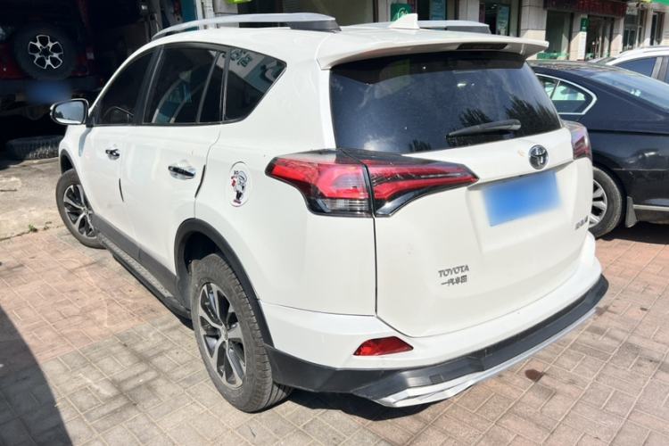 Used Toyota RAV4 2016 2.0L CVT Two-Wheel Drive Fashion Edition China V Standard Exterior 3